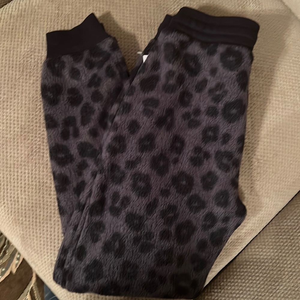 Old navy jogger style sweats.  Black/grey leopard print